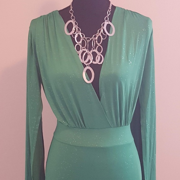 Gorgeous Short Bodycon Dress With Split Sleeves - Picture 1 of 3